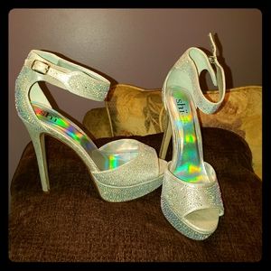 Shi by JOURNEYS Studded high heels